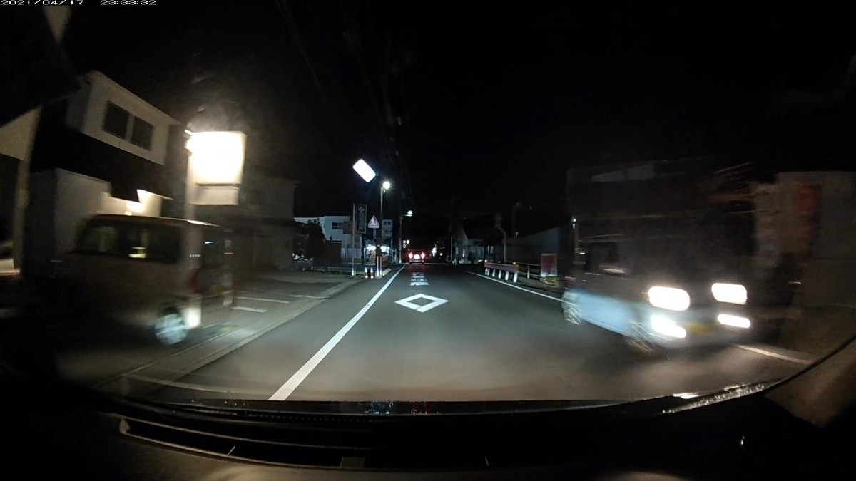ー遭遇車リストー  〇遭遇順　車種　塗色　ナンバー　自宅までの距離　（容疑・特徴）     令和３年４月１７日㈯遭遇車総数６台。不自然に多い。  ①軽自動車　白　　岡山５８１　せ　２０９５　２５００ｍ（⑥－①＝１９９９）  ②軽自動車　灰？　岡山５８１　と　・７７４　　５００ｍ（名無しナンバー）  ③ミニバン　白　　岡山３７９　ぬ　８０００　　５００ｍ（４桁中３桁同字）  ④軽自動車　青　　岡山５８７　ち　・８２６　　４５０ｍ（青塗色＆３桁）  ⑤車種不明　黒　　岡山３１Ａ　〇　・・３３　　４５０ｍ（２桁ナンバー）  ⑥軽自動車　青　　〇〇〇〇〇　〇　４０９４　　４００ｍ（青塗色＆①との連携）