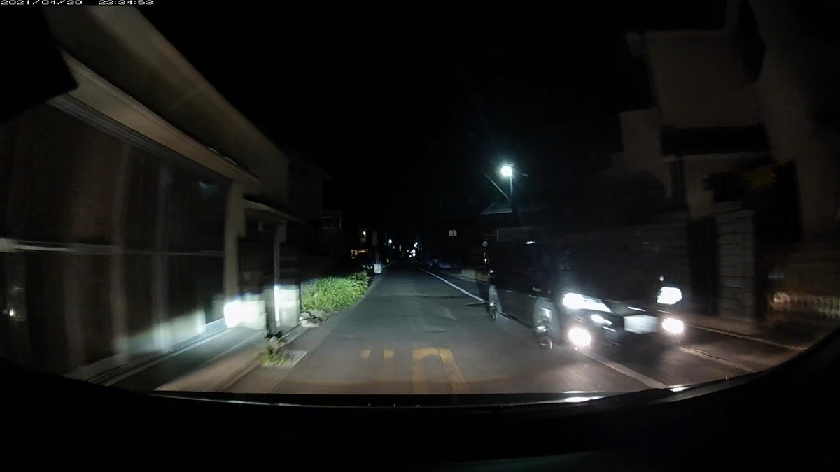 〇遭遇順 車種 塗色 ナンバー 自宅までの距離 (容疑・特徴) 令和3年4月20日㈫ 遭遇車総数3台。 ①N-BOXカス 青 岡山581 き 2703 110m(青塗色) ②車種不明 黒 岡山332 ふ 8500 800m(赤鉄道画像ググらせ) ③RAV-4 黒 岡山382 〇 ・・24 2650m(拳銃画像ググらせ2桁)
