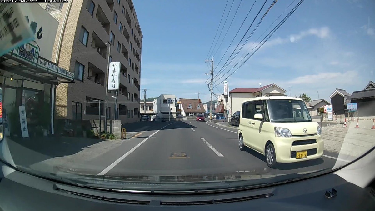 〇遭遇順　車種　塗色　ナンバー　遭遇地点までの走行距離　（容疑）  ④ノア　　　黒　岡山３６４　め　・・・４　　３７０ｍ（１桁ナンバー）  ⑦アルト　　青　岡山５８４　き　・８１２　　５００ｍ（青塗色）  ⑧タントＸ　黄　岡山５８０　め　９３３６　　５００ｍ（黄塗色）  ⑨フィット　赤　倉敷５３１　も　・・３４　　５５０ｍ（赤塗色）    ※⑦の青アルトは、現れる時は毎回必ず、青塗色等、他の嫌がらせ容疑個体を伴って現れる特定容疑車。