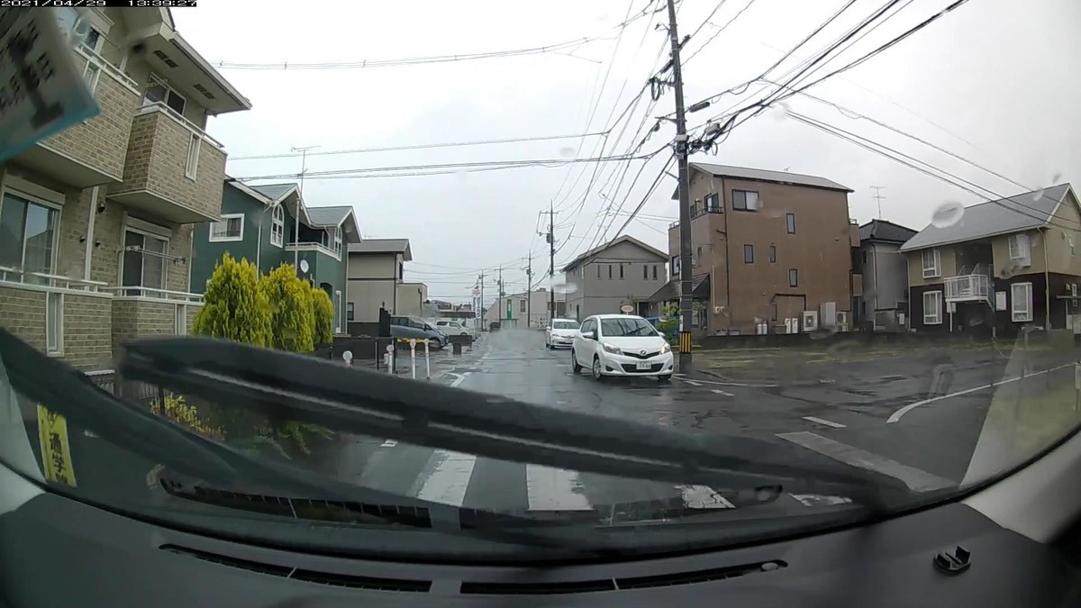 〇遭遇順　車種　塗色　ナンバー　遭遇地点までの走行距離　（容疑）  ①ノア　　　　　白　岡山３１９　る　２２２２　　２００ｍ（いきなり全桁同字）  ②アルファード　白　岡山３３１　つ　３３５８　　２８０ｍ（２連続白トヨタ）  ③ヴィッツ　　　白　岡山５５７　も　７７８８　　３００ｍ（３連続白トヨタ）  ④プリウスＡ　　白　岡山３３３　に　１３５８　　３００ｍ（４連続白トヨタ）　　