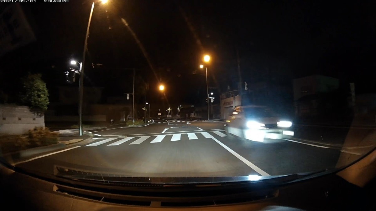 〇遭遇順 車種 塗色 ナンバー 自宅までの距離 (容疑・特徴) 令和3年5月1日㈯ 遭遇車総数4台。 ①SUV 白 〇〇〇〇〇 〇 7483 100m(愛用品メーカー証券コード) ②軽自動車 茶 〇〇〇〇〇 〇 1357 2500m(赤鉄道車両画像ググらせ) ③軽自動車 黒 岡山58〇 〇 7747 2500m(4桁中3桁同字) ④JPキャブ 黄 岡山500 あ 5308 2700m(赤鉄道車両画像ググらせ)