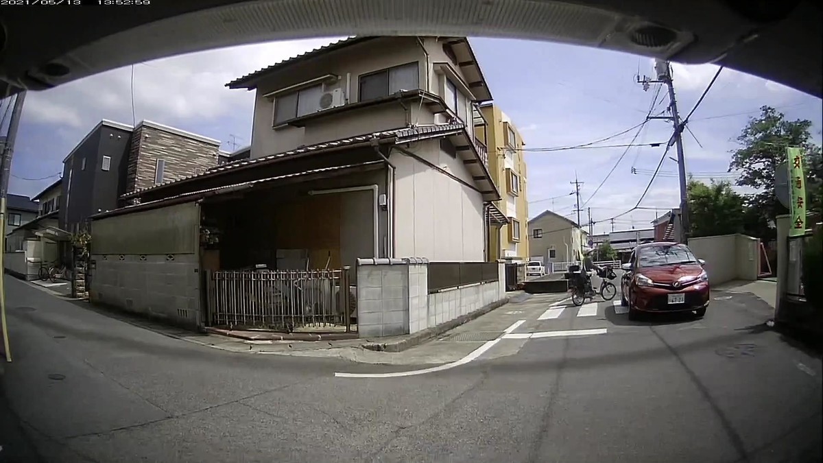 〇遭遇順　車種　塗色　ナンバー　遭遇地点までの走行距離　（容疑）  ①タント　　白　　岡山５８３　え　・７８２　　　８０ｍ（３桁ナンバー）  ➊ヴィッツ　赤系　岡山５０２　た　６７２１　２８５０ｍ（赤塗色）