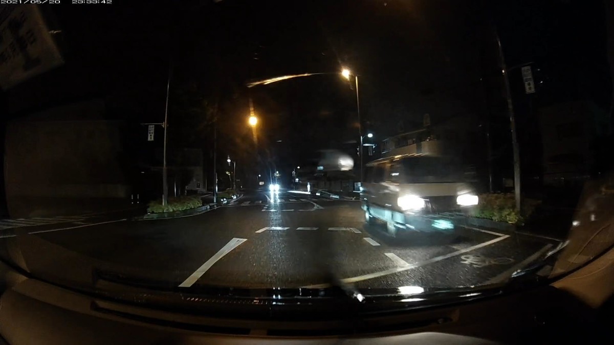 〇遭遇順 車種 塗色 ナンバー 仕事場からの距離 (容疑・特徴) 令和3年5月20日㈭ 走行3500m。14台遭遇。国道以外の区間での遭遇車総数4台。 ①ハイエース? 白 岡山400 あ 3150 90m ②軽自動車 暗赤 岡山568 う ・・37 90m(赤系&2桁。) ⑬フリード 白 倉敷530 つ ・726 3450m(3桁。赤鉄道ググらせ) ⑭軽自動車 白 岡山583 も ・195 3480m(3桁。)