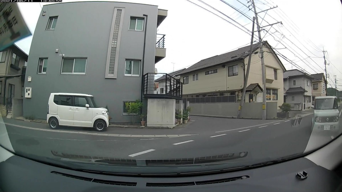 〇遭遇順 車種 塗色 ナンバー 遭遇地点までの走行距離(容疑) ①キューブ 緑 岡山501 な 5439 100m(前夜の最初の遭遇車と同じ緑塗色。)