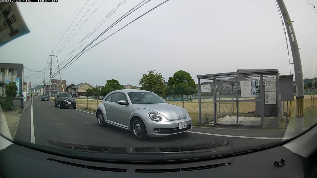 〇遭遇順 車種 塗色 ナンバー 遭遇地点までの走行距離(容疑) ②VWビートル 銀 岡山388 む ・316 200m(3桁№。) ④VWパサート 青紺 神戸503 る 1653 210m(青系塗色。) ⑤NーBOX 黒 岡山788 る ・・・2 330m(1桁№。)