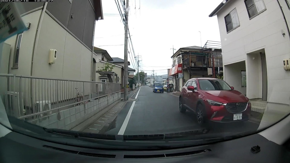 【遭遇車リスト】  〇遭遇順　車種　塗色　ナンバー　遭遇地点までの走行距離（容疑）   ①スペーシア　黄橙　岡山５８０　や　・１１７　　５０ｍ（３桁かつ三原色塗色）  ②ウイッシュ　銀　　岡山５３０　も　・４２６　　５０ｍ（３桁かつ「死に」№）  ③ハイゼット　赤黄　倉敷４８０　う　４１２８　２００ｍ（三原色ツートン）  ④タント　　　黄　　岡山５８１　て　５６０７　２００ｍ（三原色塗色）  ⑥オーリス　　黒　　岡山３３０　て　７７８７　２５０ｍ（４桁中３桁同字№）  ⑦マツダ　　　赤　　岡山３３２　や　・５５７　３００ｍ（３桁かつ三原色塗色）  ⑧デイズ　　　青　　岡山５８０　わ　４１０４　３８０ｍ（三原色塗色）