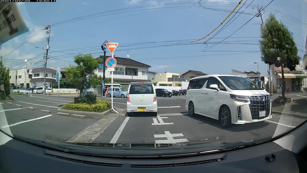 【令和３年７月２９日㈭遭遇車リスト】  〇遭遇順　車種　塗色　ナンバー　遭遇地点までの走行距離（特徴＆容疑）  ①ワゴンＲ　　　白　　岡山５８０　ね　・７９８　　５０ｍ（３連続３桁の１）  ②エブリイ　　　白　　岡山４８６　や　・１００　　８０ｍ（３連続３桁の２）　  ③モコ　　　　　黒　　岡山５８３　え　・６４５　１００ｍ（３連続３桁の３）  ④ハイジェット　赤黄　岡山４８０　こ　３２０２　２８０ｍ（赤黄ツートン）  ⑤アルファード　白　　岡山３３１　や　５５５０　４００ｍ（４桁中３桁同字）