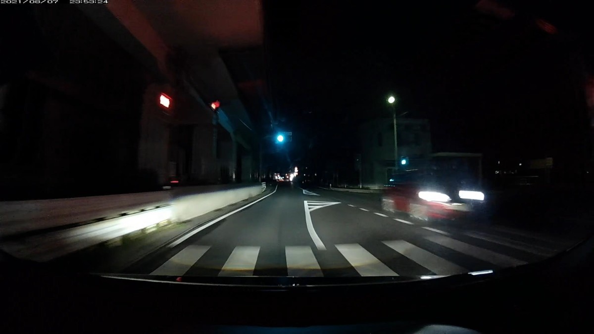 ー令和3年8月7日㈯23時台遭遇車リストー 〇遭遇順 車種 塗色 ナンバー 仕事場からの距離 (容疑・特徴) 新幹線側道経由迷走ルート。走行4600m。遭遇9台。 ③車種不明 青 〇〇〇〇〇 〇 ・824 500m(3台以内の青3桁) ⑤車種不明 赤 〇〇〇〇〇 〇 ・・11 2000m(5台以内の赤2桁) ※待ち伏せのしやすい新幹線側道に2台の3原色塗色車 ※ともに3桁以下ナンバー ※嫌がらせ容疑要件合致車の意図的手配が訝しめる