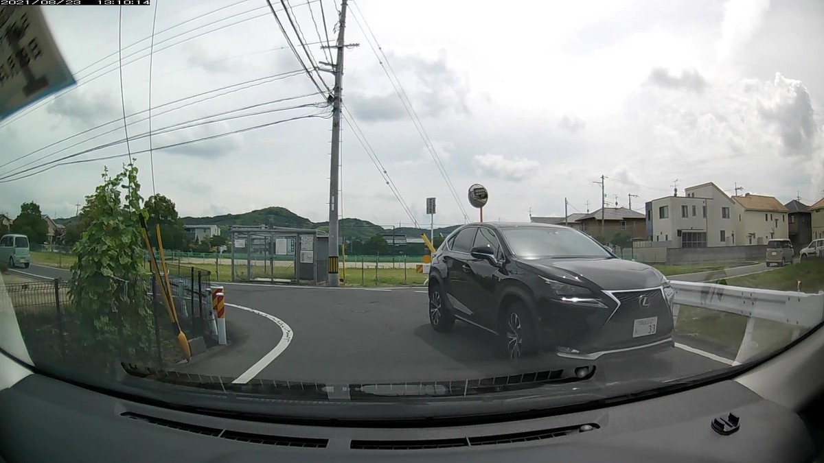 【令和3年8月23日㈪遭遇車リスト】 〇遭遇順 車種 塗色 ナンバー 遭遇地点までの走行距離(特徴&容疑) ①eKワゴン 青緑 岡山586 き 1224 50m ②NBOXカス 黒 岡山595 ち 5000 120m(4桁中3桁同字) ③スペーシア 橙 岡山580 や ・828 200m(3桁ナンバー) ④レクサスNX 黒 岡山312 ひ ・・33 200m(2桁ナンバー) ⑤アクア 白 岡山536 ち ・567 340m(3桁ナンバー)