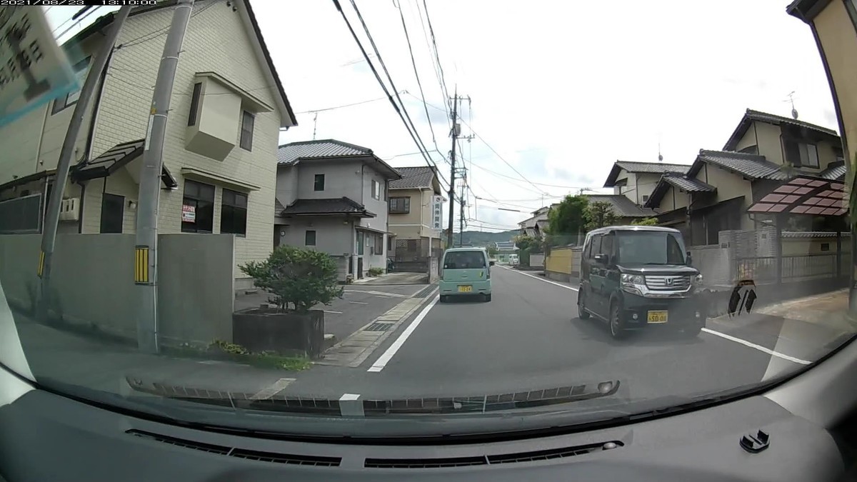 【令和3年8月23日㈪遭遇車リスト】 〇遭遇順 車種 塗色 ナンバー 遭遇地点までの走行距離(特徴&容疑) ①eKワゴン 青緑 岡山586 き 1224 50m ②NBOXカス 黒 岡山595 ち 5000 120m(4桁中3桁同字) ③スペーシア 橙 岡山580 や ・828 200m(3桁ナンバー) ④レクサスNX 黒 岡山312 ひ ・・33 200m(2桁ナンバー) ⑤アクア 白 岡山536 ち ・567 340m(3桁ナンバー)