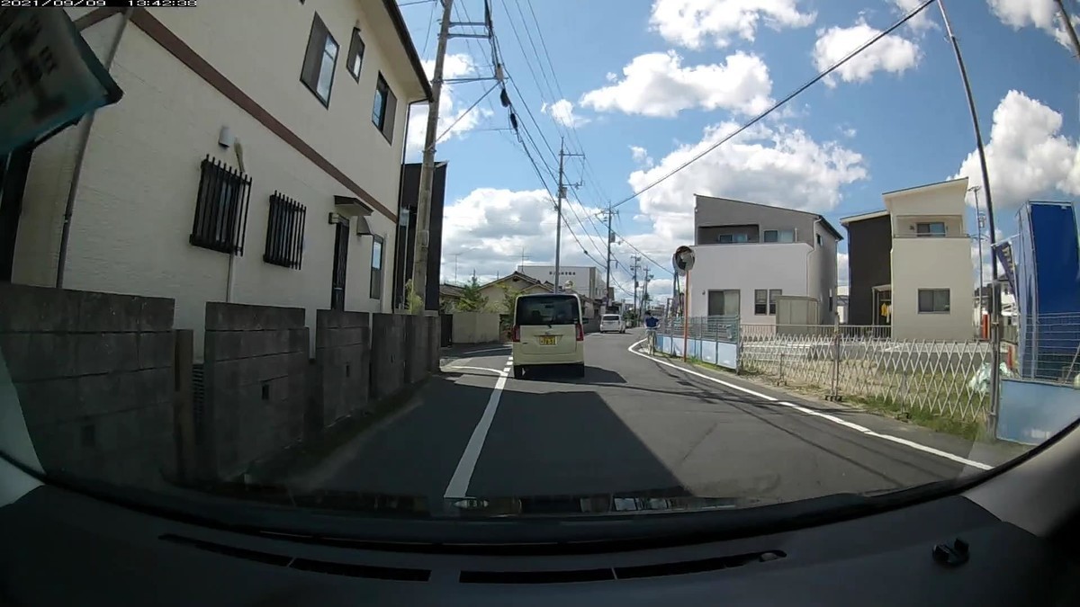 ☆★☆【令和３年９月９日㈭遭遇車リスト】  〇遭遇順　車種　塗色　ナンバー　遭遇地点までの走行距離（特徴＆容疑）  ①タント　黄色　岡山５８０　ゆ　７８５１　　２０ｍ（いきなり黄塗色）  ※材料として弱いが、とりあえず事実なので記録しておく。  ※７８５１は、赤塗色鉄道車両画像関連ナンバー。  ※先行位置にいて、やたらとルームミラーを弄ってこちらを確認しまくる女運転手。