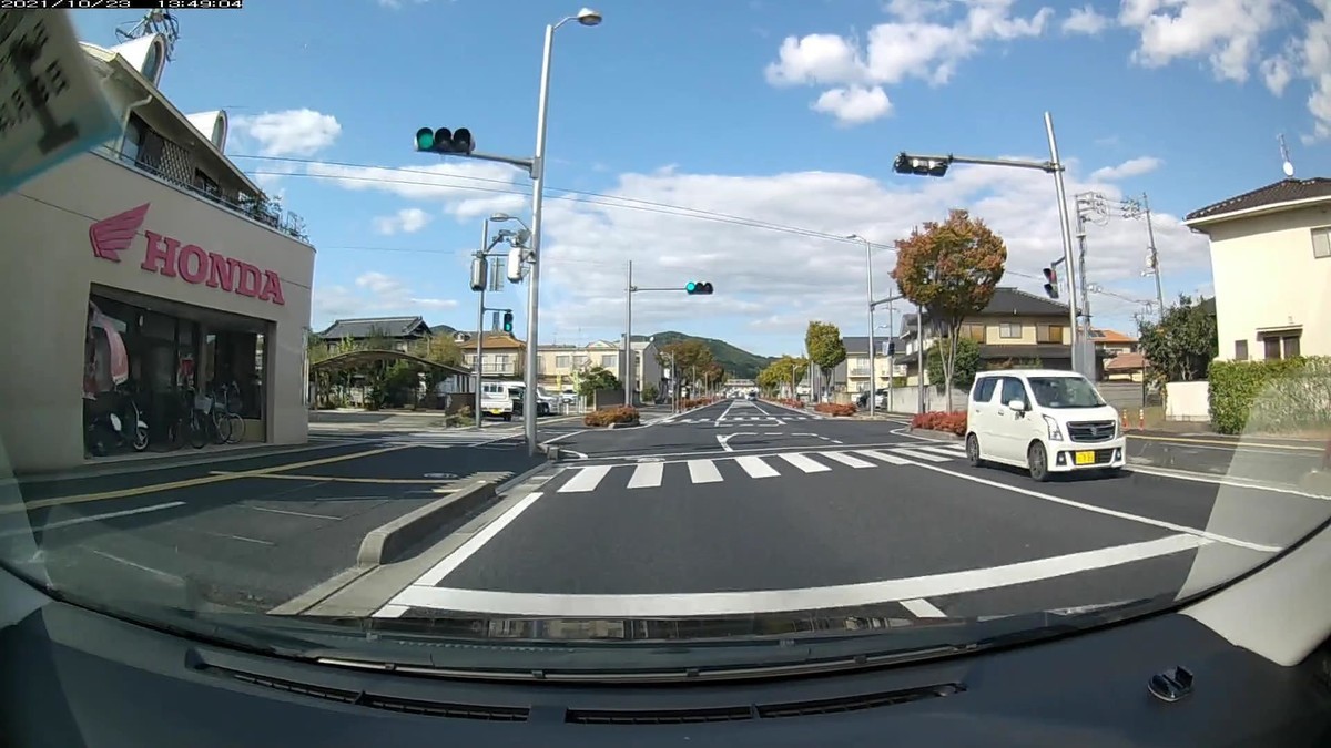 ☆★☆【令和3年10月23日㈯遭遇車リスト】 国道経由ルート、走行距離3500m 自宅300m圏内(毎日必ず嫌がらせ容疑車が現れる圏内)の遭遇車総数6台。 仕事場300m圏内の遭遇車総数4台。➍は「最後から4台目の遭遇車」の意。 〇塗色 遭遇順 車種 ナンバー 遭遇地点までの走行距離(特徴&容疑) ②黒 タント 岡山588 ゆ ・880 50m(最初3台以内の3桁ナンバー) ⑤黄 フレアワゴン 岡山581 す 4240 60m(黄色&死ねよナンバー) ➍赤 フィット 岡山502 ら ・808 3350m(赤塗色&3桁) ➌黒 ヴォクシー 非岡山 〇 7000 3370m(4桁中3桁同字) ➋白 コースター 岡山〇〇〇 〇 1711 3370m(2連続4桁中3桁同字) ➊白 ワゴンRステ 岡山580 と ・777 3390m(3連続4桁中3桁同字)