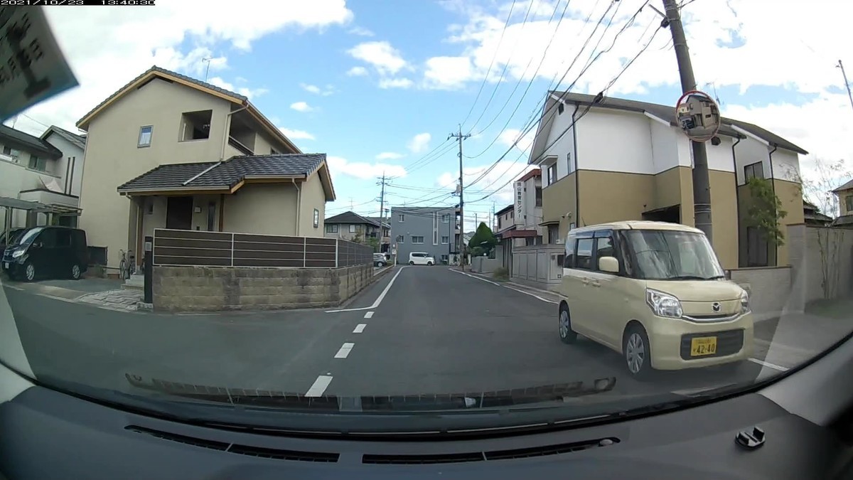 ☆★☆【令和3年10月23日㈯遭遇車リスト】 国道経由ルート、走行距離3500m 自宅300m圏内(毎日必ず嫌がらせ容疑車が現れる圏内)の遭遇車総数6台。 仕事場300m圏内の遭遇車総数4台。➍は「最後から4台目の遭遇車」の意。 〇塗色 遭遇順 車種 ナンバー 遭遇地点までの走行距離(特徴&容疑) ②黒 タント 岡山588 ゆ ・880 50m(最初3台以内の3桁ナンバー) ⑤黄 フレアワゴン 岡山581 す 4240 60m(黄色&死ねよナンバー) ➍赤 フィット 岡山502 ら ・808 3350m(赤塗色&3桁) ➌黒 ヴォクシー 非岡山 〇 7000 3370m(4桁中3桁同字) ➋白 コースター 岡山〇〇〇 〇 1711 3370m(2連続4桁中3桁同字) ➊白 ワゴンRステ 岡山580 と ・777 3390m(3連続4桁中3桁同字)