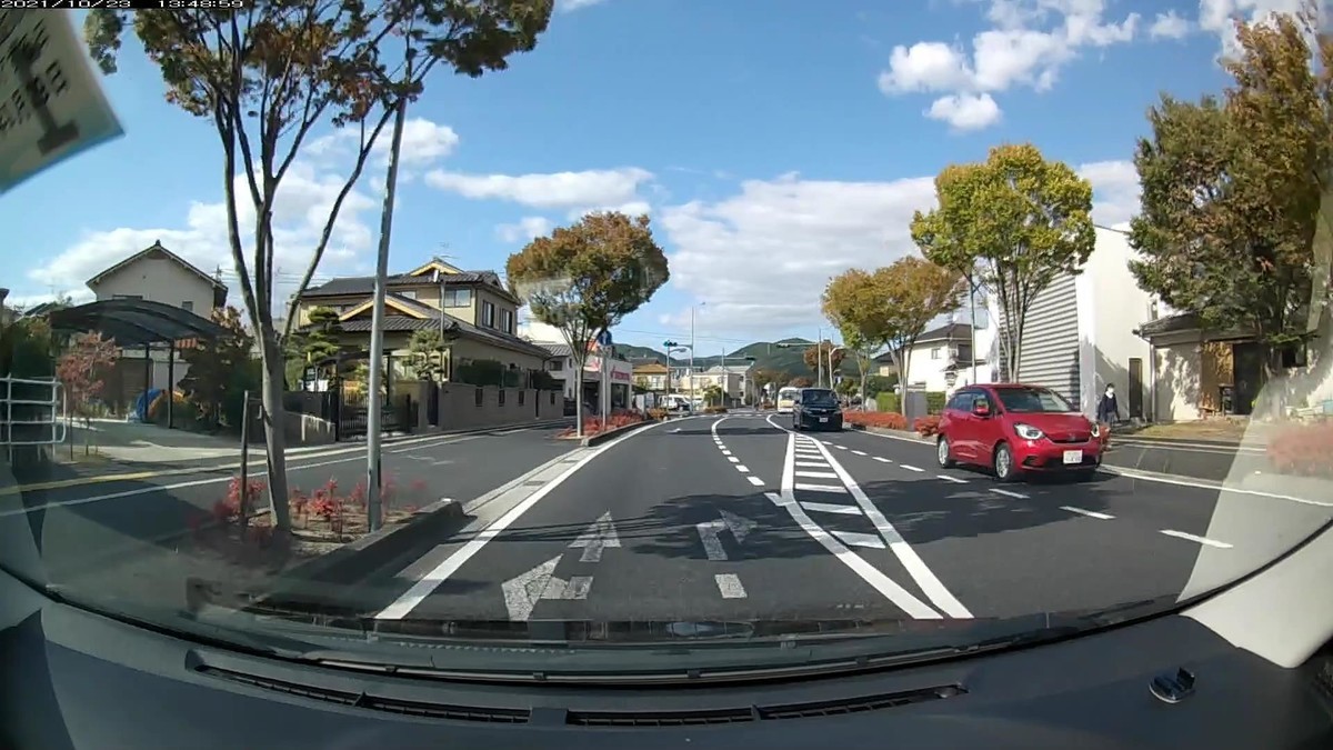 ☆★☆【令和3年10月23日㈯遭遇車リスト】 国道経由ルート、走行距離3500m 自宅300m圏内(毎日必ず嫌がらせ容疑車が現れる圏内)の遭遇車総数6台。 仕事場300m圏内の遭遇車総数4台。➍は「最後から4台目の遭遇車」の意。 〇塗色 遭遇順 車種 ナンバー 遭遇地点までの走行距離(特徴&容疑) ②黒 タント 岡山588 ゆ ・880 50m(最初3台以内の3桁ナンバー) ⑤黄 フレアワゴン 岡山581 す 4240 60m(黄色&死ねよナンバー) ➍赤 フィット 岡山502 ら ・808 3350m(赤塗色&3桁) ➌黒 ヴォクシー 非岡山 〇 7000 3370m(4桁中3桁同字) ➋白 コースター 岡山〇〇〇 〇 1711 3370m(2連続4桁中3桁同字) ➊白 ワゴンRステ 岡山580 と ・777 3390m(3連続4桁中3桁同字)