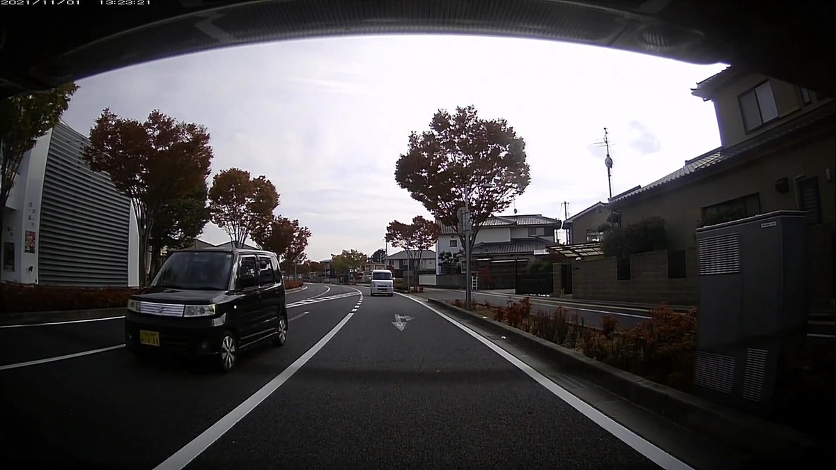 ☆★☆【令和３年１１月０１日㈪遭遇車リスト】  国道経由ルート、走行距離３５００ｍ  自宅　３００ｍ圏内（毎日必ず嫌がらせ容疑車が現れる圏内）の遭遇車総数４台。  仕事場３００ｍ圏内（自宅３００ｍ圏内と同様の状況の圏内）の遭遇車総数３台。  〇塗色　遭遇順　車種　ナンバー　遭遇地点までの走行距離（特徴＆容疑）     ➌銀　デュアリス　　　神戸３０２　さ　２９９９　２０００ｍ（４桁中３桁同字№）  ➋黒　ワゴンＲ　　　　岡山５８９　な　・１１１　３４００ｍ（３桁全同字№）  ➊赤　バンディット？　〇〇〇〇〇　〇　７７４８　３５００ｍ（赤塗色）     　※国道沿線の路地から現れて、コンビニの駐車場を素通りしショートカットしつつ、違法に通過して無理やり後続についてきた２９９９が最後から２台目の後続となるまで、ずっと後ろをついてきた。その２９９９がいなくなると、次に後続についてきたのは・１１１だった。そして、仕事場まで到着した直後に、南方から現れて、僕の駐車行動を阻害し、また元来た南方へと戻っていくという意味のない動きを見せたバイクが、赤塗色だった。