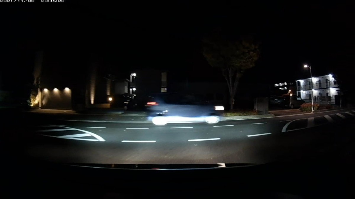 【遭遇車両リスト】 令和3年11月6日㈯遭遇NA台。国道ルート。 遭遇順 塗色 車種 ナンバー 遭遇時の同車の自宅までの距離(特徴・容疑) ①暗赤色 軽自動車 〇〇〇〇〇 〇 5296 20m(赤系塗色) ②青系塗色 ポルテ 倉敷530 ぬ 8282 20m(青系塗色) ③塗色車種不明 〇〇〇〇〇 〇 ・148 100m(3桁ナンバー) ※仕事場を出た途端に、最初の一時停止ポイントに、最初から3連続で、赤系塗色、青系塗色、3桁ナンバーの各嫌がらせ容疑要件満足車が連続で現れた。とりあえず、最初3台が3台連続で毎日の嫌がらせ容疑要件を満足したのは事実なので、記録しておく。毎日毎晩の状況である。