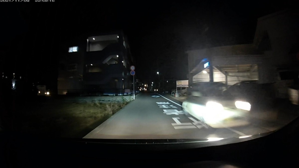 【遭遇車両リスト】 令和3年11月9日㈫遭遇NA台。旧道経由ルート。遭遇7第。 遭遇順 塗色 車種 ナンバー 遭遇時の走行距離(特徴・容疑) ③黄色 軽自動車 岡山583 せ 9990 400m(黄・4桁中3桁同字・片目停止灯) ④赤 小型2ドア 〇〇〇〇〇 〇 〇〇〇〇 500m(赤・2連続容疑車)