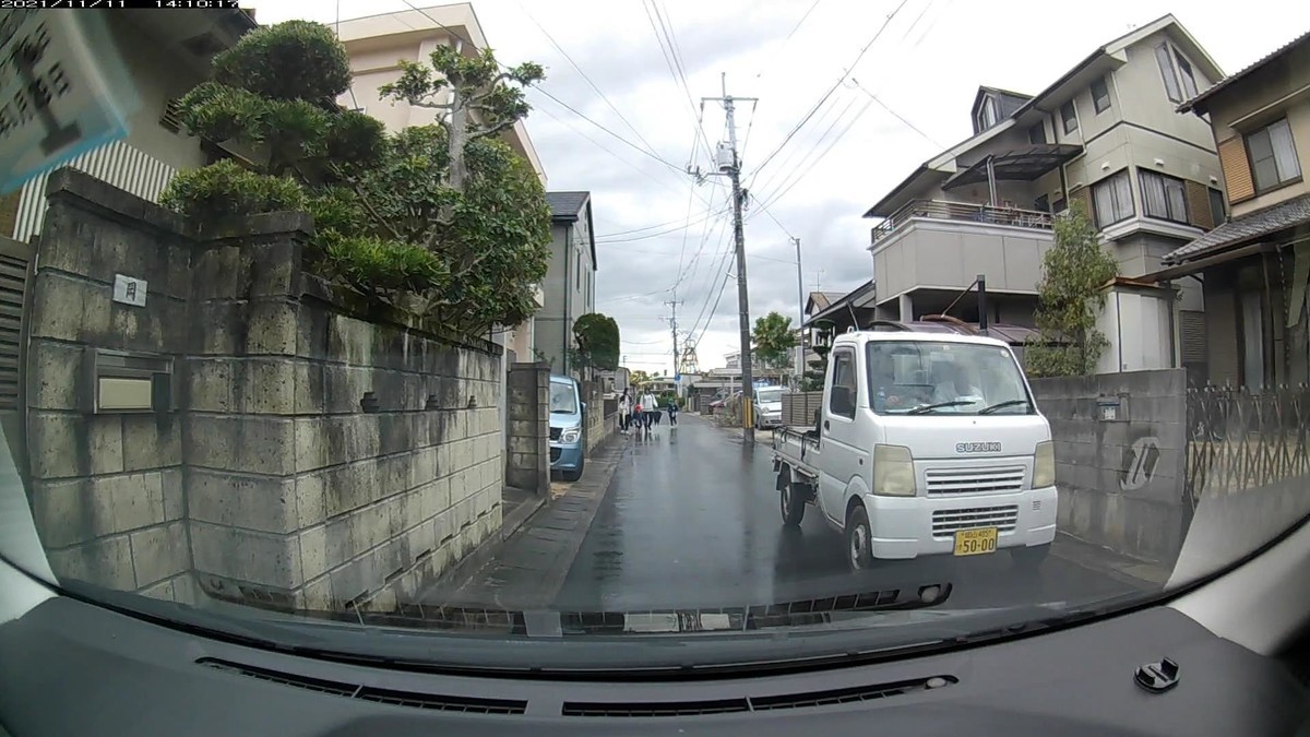 ☆★☆【令和３年１１月１１日㈭遭遇車リスト】  国道経由ルート、走行距離３５００ｍ  　自宅　４００ｍ圏内（毎日必ず嫌がらせ容疑車が現れる圏内　）の遭遇車総数８台。  　仕事場３００ｍ圏内（上記圏内に次いで嫌がらせの多い地点　）の遭遇車総数１台。  〇塗色　遭遇順　車種　ナンバー　遭遇地点までの走行距離（特徴＆容疑）  ②青系　ワゴンＲ　　岡山５８４　う　２０２３　　１２０ｍ（３台目以内の青系）  ③赤系　キャンバス　岡山５８４　う　１７５５　　１４０ｍ（３台目以内の赤系）  ⑤白　　エルフ　　　岡山８３２　て　６６６６　　１９０ｍ（２日連続６６６６）  ➊白　　キャリイ　　岡山４８５　け　５０００　３５００ｍ（最後が容疑要件満足）     　※前日のブログで６６６６の車について触れたことへの当てつけか、それとも前日の状況も込みですべて台本に織り込み済みなのか、また６６６６が現れた。  　※しっかりと毎日、最初最後６台程度以内を中心に複数の容疑車が、不自然な現れ方をしている。ただ、この日１日の状況だけを見ても何も分からない。同様の説明が当てはまる状況が、４年近く、毎日続いていることこそが論点である。偶然が多少混在していようが、事実は事実である。