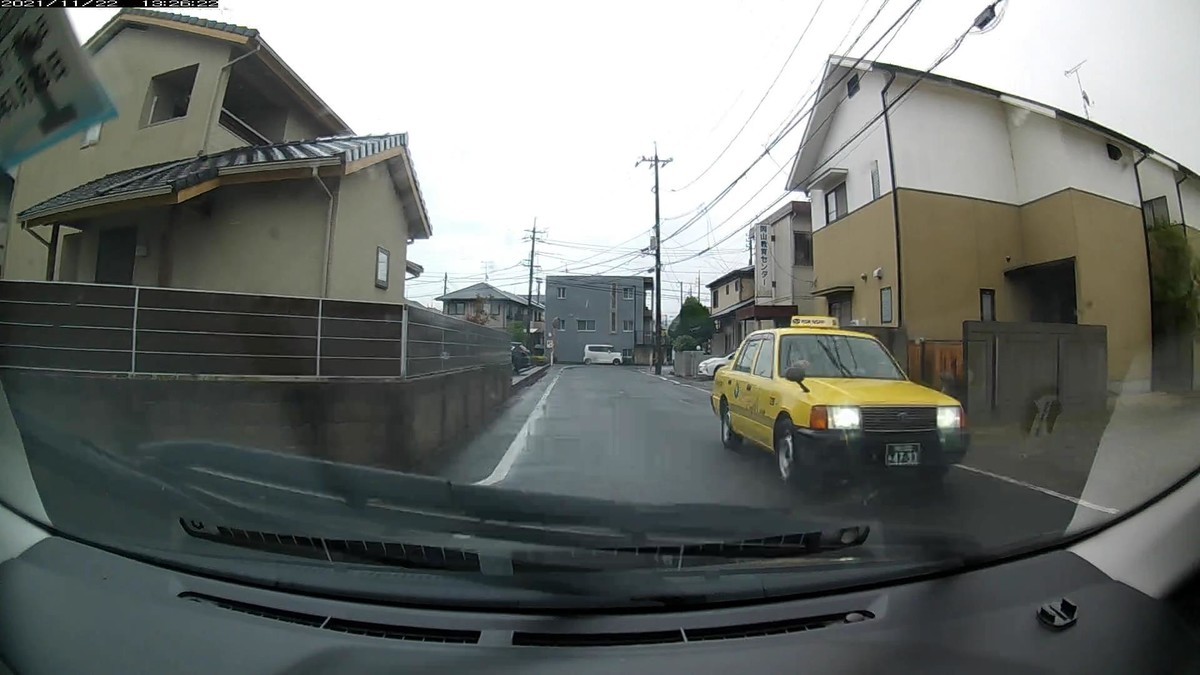 ☆★☆【令和3年11月22日㈪遭遇車リスト】 国道経由ルート、走行距離3500m 自宅 400m圏内(毎日必ず嫌がらせ容疑車が現れる圏内 )の遭遇車総数8台。 仕事場300m圏内(上記圏内に次いで嫌がらせの多い地点 )の遭遇車総数7台。 〇塗色 遭遇順 車種 ナンバー 遭遇地点までの走行距離(特徴&容疑) ①黄 コンフォート 岡山500 あ 4793 60m(黄色塗色) ②黒 アクア 岡山 3228 100m(赤枠回送ナンバー) ④黒 ノート 岡山502 さ 3933 150m(4桁中3桁同字ナンバー) ⑧黄 ランクル 岡山430 ひ ・・40 250m(黄色塗色&2桁)