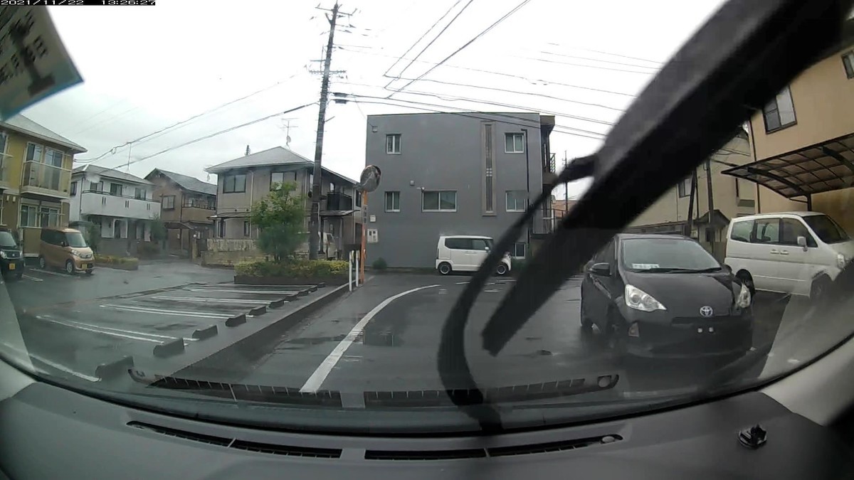 ☆★☆【令和3年11月22日㈪遭遇車リスト】 国道経由ルート、走行距離3500m 自宅 400m圏内(毎日必ず嫌がらせ容疑車が現れる圏内 )の遭遇車総数8台。 仕事場300m圏内(上記圏内に次いで嫌がらせの多い地点 )の遭遇車総数7台。 〇塗色 遭遇順 車種 ナンバー 遭遇地点までの走行距離(特徴&容疑) ①黄 コンフォート 岡山500 あ 4793 60m(黄色塗色) ②黒 アクア 岡山 3228 100m(赤枠回送ナンバー) ④黒 ノート 岡山502 さ 3933 150m(4桁中3桁同字ナンバー) ⑧黄 ランクル 岡山430 ひ ・・40 250m(黄色塗色&2桁)