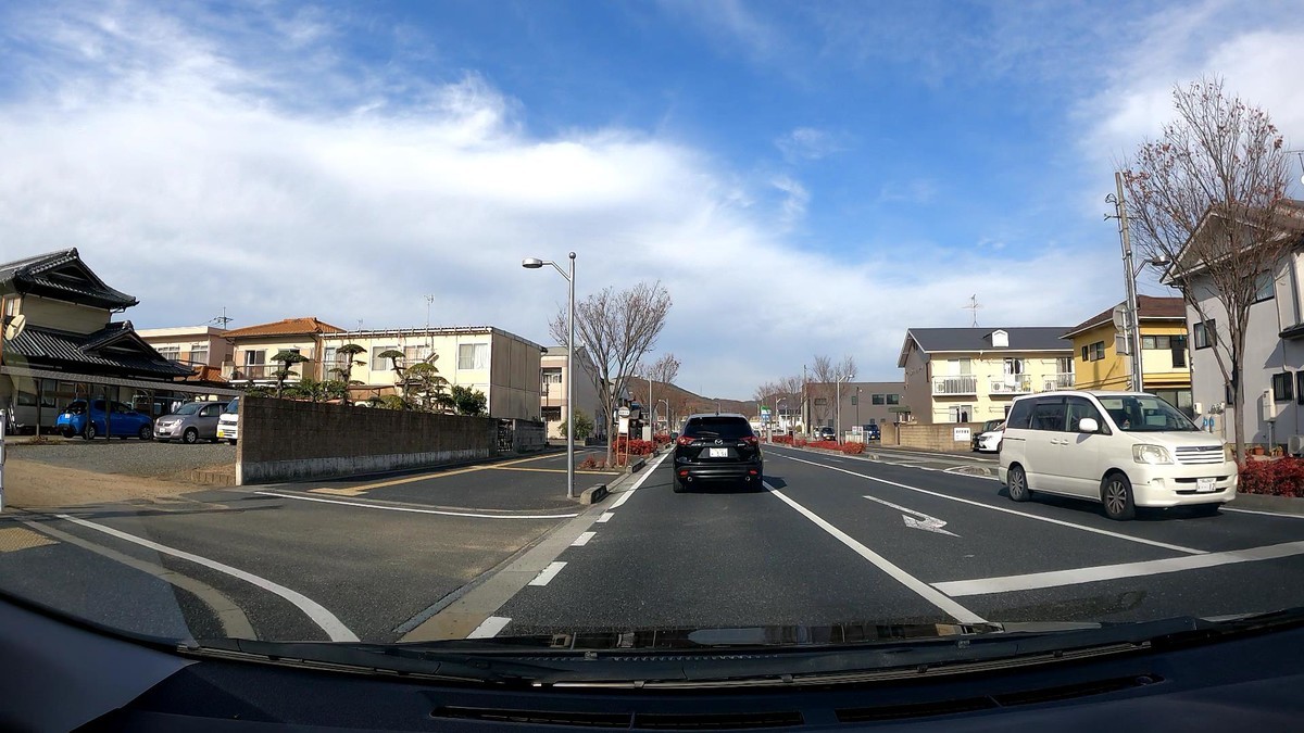 ☆★☆【令和３年１２月０６日㈪遭遇車リスト】  新幹線側道経由ルート、走行距離３５００ｍ（➊は、「最後の１台」の意。）  　自宅　３００ｍ圏内（毎日必ず嫌がらせ容疑車が現れる圏内）の遭遇車総数６台。  　仕事場３００ｍ圏内（上記圏内に次いで嫌がらせ容疑車多発）の遭遇車総数５台。     〇塗色　遭遇順　車種　ナンバー　遭遇地点までの走行距離（特徴＆容疑）  ③黄系　Ｎ－ＢＯＸ　　岡山５８５　ひ　・２１６　　　５０ｍ（黄系・３桁）  ④白　ステップワゴン　岡山５３４　せ　・３０７　　　９０ｍ（２連続３桁）  ⑥青　アルト　　　　　岡山５８１　き　６１２２　　２１０ｍ（青塗色）  ➊白　ノア　　　　　　岡山５４３　ま　・・１２　３４００ｍ（最後が２桁）  　※遭遇最初６台の内、半数の３台が、しっかりと毎日の容疑要件を満足した。仕事場前に現れた最後の遭遇車も・・１２だった。