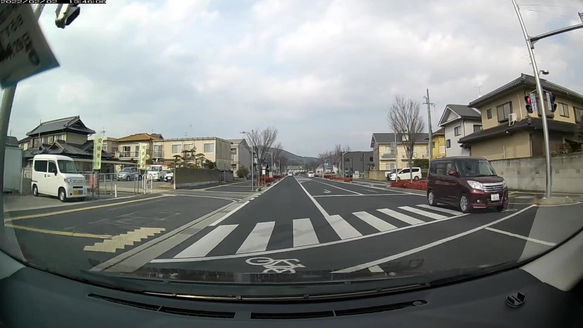 ☆★☆【令和４年２月２日㈬遭遇車リスト】  新幹線側道経由ルート、走行距離３５００ｍ  　自宅　４００ｍ圏内（毎日必ず嫌がらせ容疑車が現れる圏内）の遭遇車総数１台。  　仕事場３００ｍ圏内（上記圏内に次いで嫌がらせ容疑車多発）の遭遇車総数３台。     〇塗色　遭遇順　車種　ナンバー　遭遇地点までの走行距離（特徴＆容疑）  ➋黒　ヴィッツ　岡山５３４　め　・・・７　３３００ｍ（最後２台以内の１桁）  ➊赤　ソリオ　　岡山５０２　な　２８００　３４００ｍ（最後が赤塗色）  　　　  　　※出発地点の自宅３００ｍ圏内には、非常に珍しくなんの遭遇車もなかった。８０５０問題を抱えていそうな親子の自転車２台連れと遭遇したのみ。  　　※目的地の仕事場１００ｍ圏内には、しっかりと嫌がらせ容疑要件を満足する車が現れた。赤塗色と・・・７。  　　※ただこの日１日の状況だけを見ても何も分からない。嫌がらせ容疑要件に当てはまる遭遇車すべてが作為的な嫌がらせだと言っている訳でもない。毎日、同様の説明が当てはまる、嫌がらせ的刷り込み状況と呼べる、一定の特徴を備えた車群との遭遇が、４年間、毎日続いていることこそが論点である。偶然が多少混在していようが、僕に対して嫌がらせをしている不特定多数が存在する事実は事実であるから、嫌がらせ容疑要件に合致するものはすべて記録しておく。