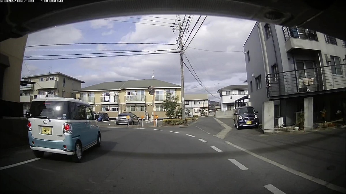 〇塗色　遭遇順　車種　ナンバー　遭遇地点までの走行距離（特徴＆容疑）  ①黄　　タント　　　岡山５８０　ち　３８３１　　　５０ｍ（いきなり黄色）  ②赤白　エルフ　　　岡山１３０　い　３９０５　　　５０ｍ（赤＆２連続三原色塗色）  ④青　　キャンバス　岡山５８３　か　７５０１　　１１０ｍ（青＆２連続三原色塗色）  ⑤赤白　レンジャー　岡山１３０　よ　５４１０　　１５０ｍ（赤＆２連続三原色塗色）  ➋黒　　ヴォクシー　岡山３６１　か　８８８８　３２００ｍ（４桁全同字ナンバー）