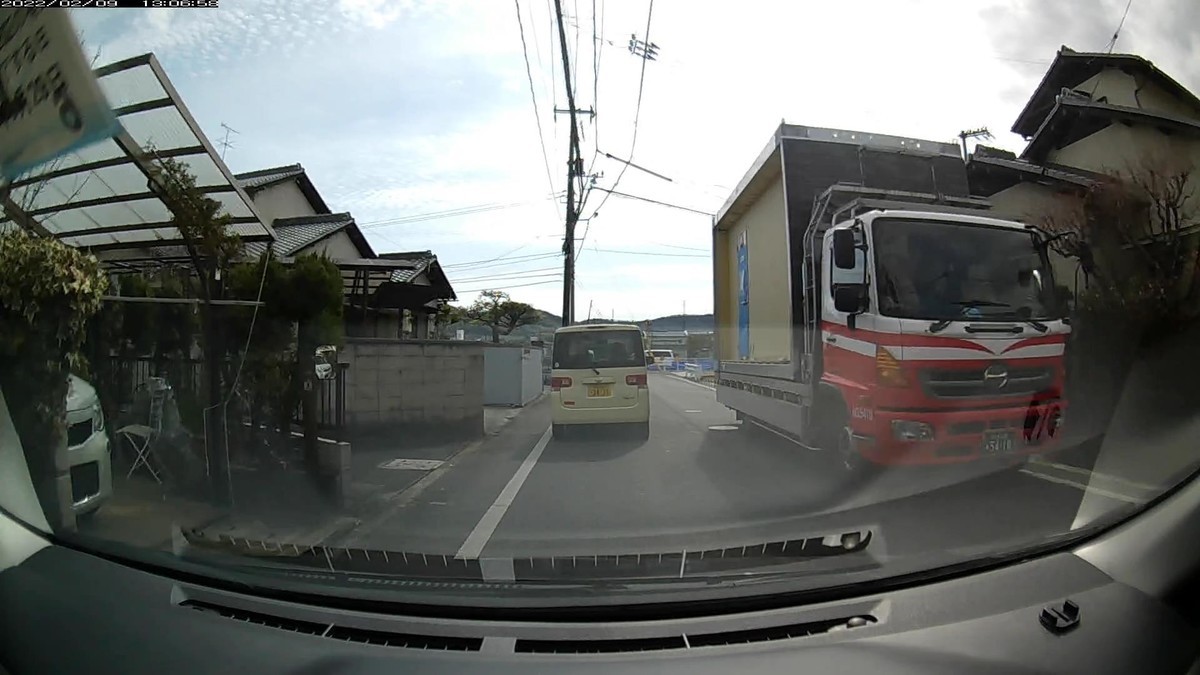〇塗色　遭遇順　車種　ナンバー　遭遇地点までの走行距離（特徴＆容疑）  ①黄　　タント　　　岡山５８０　ち　３８３１　　　５０ｍ（いきなり黄色）  ②赤白　エルフ　　　岡山１３０　い　３９０５　　　５０ｍ（赤＆２連続三原色塗色）  ④青　　キャンバス　岡山５８３　か　７５０１　　１１０ｍ（青＆２連続三原色塗色）  ⑤赤白　レンジャー　岡山１３０　よ　５４１０　　１５０ｍ（赤＆２連続三原色塗色）  ➋黒　　ヴォクシー　岡山３６１　か　８８８８　３２００ｍ（４桁全同字ナンバー）