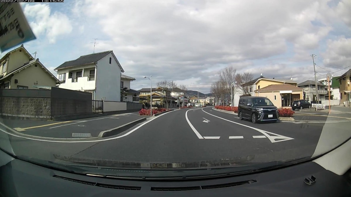 〇塗色　遭遇順　車種　ナンバー　遭遇地点までの走行距離（特徴＆容疑）  ①黄　　タント　　　岡山５８０　ち　３８３１　　　５０ｍ（いきなり黄色）  ②赤白　エルフ　　　岡山１３０　い　３９０５　　　５０ｍ（赤＆２連続三原色塗色）  ④青　　キャンバス　岡山５８３　か　７５０１　　１１０ｍ（青＆２連続三原色塗色）  ⑤赤白　レンジャー　岡山１３０　よ　５４１０　　１５０ｍ（赤＆２連続三原色塗色）  ➋黒　　ヴォクシー　岡山３６１　か　８８８８　３２００ｍ（４桁全同字ナンバー）