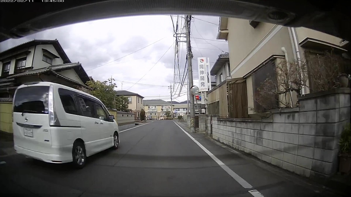 ☆★☆【令和４年２月１１日㈮遭遇車リスト】  新幹線側道経由ルート、走行距離３５００ｍ  　自宅　３００ｍ圏内（毎日必ず嫌がらせ容疑車が現れる圏内）の遭遇車総数４台。  　仕事場３００ｍ圏内（上記圏内に次いで嫌がらせ容疑車多発）の遭遇車総数１台。  〇塗色　遭遇順　車種　ナンバー　遭遇地点までの走行距離（特徴＆容疑）  ①黒　プリウス　　広島３７８　め　・・２４　　４０ｍ（東進。２連続・・２４の１）  ②白　プリウス㌁　岡山３６８　り　・・２４　１１０ｍ（西進。２連続・・２４の２）　  ③白　セレナ　　　岡山３４０　ち　１１１７　１５０ｍ（４桁中３桁同字ナンバー）