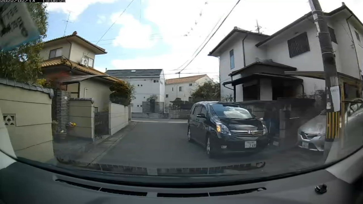 ☆★☆【令和４年２月１４日㈪遭遇車リスト】  昼間遭遇車リスト、国道経由ルート、走行距離３５００ｍ  　自宅　３００ｍ圏内（毎日必ず嫌がらせ容疑車が現れる圏内）の遭遇車総数３台。  　仕事場３００ｍ圏内（上記圏内に次いで嫌がらせ容疑車多発）の遭遇車総数６台。  〇塗色　遭遇順　車種　ナンバー　遭遇地点までの走行距離（特徴＆容疑）  ⓪黒　Ｎ－ＢＯＸ　　倉敷５８３　せ　２２０１　　　　０ｍ（自宅前駐車）  ①黒　ウィッシュ　　岡山３００　や　・３６８　　　１５ｍ（いきなり３桁）  ②白　Ｎ－ＷＧＮ　　岡山５８６　む　・６１２　　　５０ｍ（２連続３桁）  ➋黒　セレナ　　　　岡山３５０　ゆ　・８８８　３４３０ｍ（３桁全同字ナンバー）     夜間遭遇車リスト、国道経由ルート、走行距離３５００ｍ  　仕事場４００ｍ圏内（頻繁に嫌がらせ容疑車が現れる圏内）の遭遇者総数１台。  　自宅１０００ｍ圏内（上記に次いで嫌がらせ容疑車多発　）の遭遇車総数１台。  〇塗色　遭遇順　車種　ナンバー　遭遇地点までの走行距離（特徴＆容疑）　  ①白　アクア　　　　岡山３０１　の　６６７１　　４００ｍ（昼①＋夜①＋夜➊＝一万）  ②白　アルファード　岡山３３４　ぬ　・９１５　　７００ｍ（３桁ナンバー）  ➊黒　車種不明　　　〇〇〇〇〇　〇　１１２８　２４００ｍ（昼①＋夜①＋夜➊＝一万）