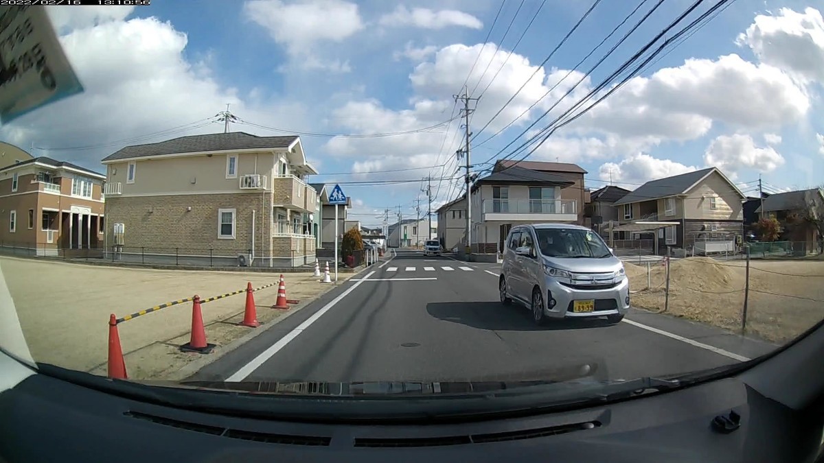 ☆★☆【令和４年２月１６日㈬遭遇車リスト】  新幹線側道経由ルート、走行距離３５００ｍ  　自宅　８００ｍ圏内（毎日必ず嫌がらせ容疑車が現れる圏内）の遭遇車総数３台。  　仕事場３００ｍ圏内（上記圏内に次いで嫌がらせ容疑車多発）の遭遇車総数ＮＡ台。  〇塗色　遭遇順　車種　ナンバー　遭遇地点までの走行距離（特徴＆容疑）  ①黄系　４代目ムーヴ　岡山５８０　と　６３７１　　１２０ｍ（いきなり黄色系）　  ②銀　　ＥＫカスタム　岡山５８３　あ　８９９９　　２７０ｍ（４桁中３桁同字）        　※自宅を出てから６０秒で３台の車と遭遇し、その内２台が、しっかりと毎日の嫌がらせ容疑要件を満足した。黄色系塗色と４桁中３桁同字ナンバー８９９９。４桁中３桁同字ナンバーが最初の数台の中に含まれるのは２日連続である。このような偶発があろうはずがないと感じて当然。近隣の某宗教の教会を張り込みでもする必要があるか。