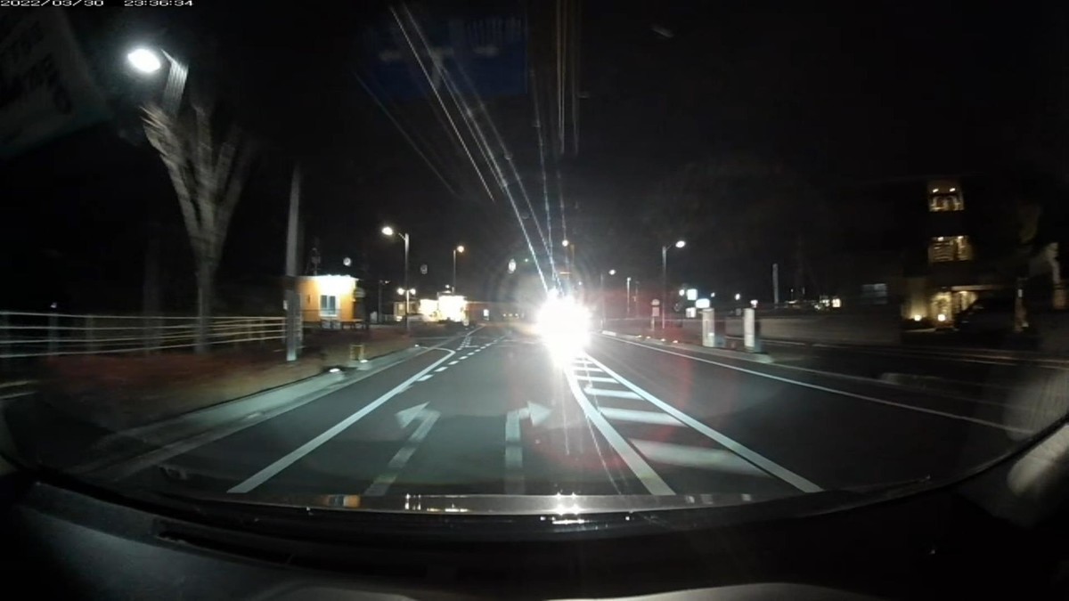 【令和4年3月30日㈬深夜遭遇車状況】 国道経由ルート、走行3500m、遭遇総数NA台(国道外遭遇1台) 〇遭遇順 車種 ナンバー 仕事場からの距離(特徴ないし容疑) ①白 プリウスA 〇〇〇〇〇 〇 1338(ハイビームのまま対向)