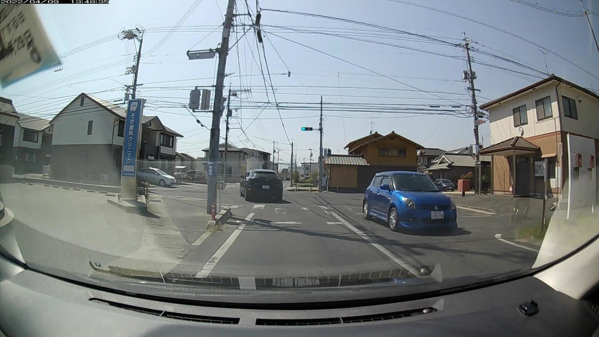 ☆★☆【令和４年４月９日㈯遭遇車リスト】  国道経由ルート、走行距離３５００ｍ  　自宅　９００ｍ圏内（毎日必ず嫌がらせ容疑車が現れる圏内）の登場車総数ＮＡ台。  　目的地３００ｍ圏内（上記圏内に次いで嫌がらせ容疑車多発）の登場車総数ＮＡ台。  〇塗色　遭遇順　車種　ナンバー　自宅からの距離（特徴＆容疑）  ①赤　アクア　　岡山５３６　め　・２２８　　２０ｍ～（いきなり赤３桁）  ③黒　デリカ　　岡山３３３　ふ　・２２６　　５０ｍ～（３桁ナンバー）  ④白　ハリアー　岡山３６６　も　・・２２　　　６０ｍ（２桁ナンバー）  ⑤青　スイフト　岡山５３２　た　５５７８　　２００ｍ（青塗色）  ⑥白　ハリアー　岡山３５４　む　８８８８　１４００ｍ（４桁全同字ナンバー）