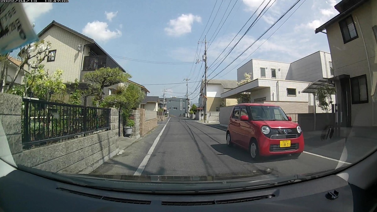 ☆★☆【令和４年４月１３日㈬遭遇車リスト】  国道経由ルート、走行距離３５００ｍ  　自宅　９００ｍ圏内（毎日必ず嫌がらせ容疑車が現れる圏内）の登場車総数ＮＡ台。  　目的地３００ｍ圏内（上記圏内に次いで嫌がらせ容疑車多発）の登場車総数０台。  〇塗色　遭遇順　車種　ナンバー　自宅からの距離（特徴＆容疑）  ①青　　イース　　　　岡山５８１　つ　７１９５　　　５０ｍ（いきなり青塗色）  ②赤　　ＮーＯＮＥ　　岡山５８１　そ　１８７１　　　６０ｍ（青の次に赤塗色）  ③白　　タント　　　　岡山５８８　よ　・３１１　　１３０ｍ（３桁ナンバー）  ④茶　　ノート　　　　岡山５３４　ま　・１２６　　２４０ｍ（３桁ナンバー）  ⑤黄　　コンフォート　岡山５００　あ　４８７４　　３１０ｍ（黄塗色）  ⑧白　　ゴルフ　　　　岡山３３６　せ　１１１７　　３６０ｍ（４桁中３桁同字）  ⑨黄系　キャンバス　　岡山５８９　き　・７０３　　３９０ｍ（黄塗色＆３桁№）  ⑩白　　ミラ　　　　　岡山４８２　み　・５５５　　５００ｍ（３桁全同字）