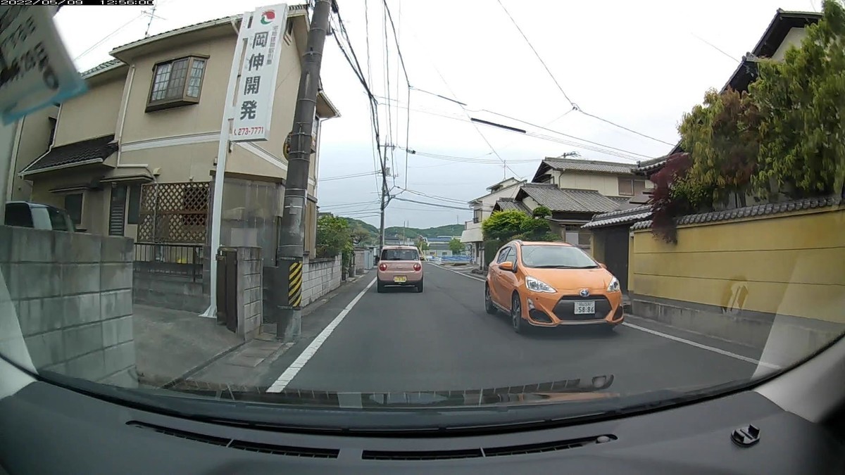 ☆★☆【令和４年５月９日㈪遭遇車リスト】  国道経由ルート、走行距離３５００ｍ  　自宅　９００ｍ圏内（毎日必ず嫌がらせ容疑車が現れる圏内）の登場車総数７台。  　目的地３００ｍ圏内（上記圏内に次いで嫌がらせ容疑車多発）の登場車総数２台。  〇塗色　遭遇順　車種　ナンバー　自宅からの距離（特徴＆容疑）  ①桃　ラパン　　　　　岡山５８６　や　・７２０　　３０ｍ（３桁ナンバー）  ②桃　ムーヴ　　　　　岡山５８１　つ　・８１３　　６０ｍ（２台連続桃３桁）  ③橙　アクア　　　　　岡山５３０　つ　５８８６　１５０ｍ  ④白　プリウス　　　　岡山３３６　ひ　・３５８　２００ｍ（３桁ナンバー）  ⑤白　ステップワゴン　岡山５３４　ら　・５２８　２５０ｍ（２連続３桁ナンバー）  ⑥青　アルト　　　　　岡山５８１　き　６１２２　２９０ｍ（青系塗色）  ⑦白　ノア　　　　　　岡山３５１　と　・１１７　２９０ｍ（３桁ナンバー）