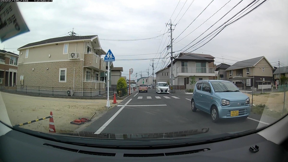 ☆★☆【令和４年５月９日㈪遭遇車リスト】  国道経由ルート、走行距離３５００ｍ  　自宅　９００ｍ圏内（毎日必ず嫌がらせ容疑車が現れる圏内）の登場車総数７台。  　目的地３００ｍ圏内（上記圏内に次いで嫌がらせ容疑車多発）の登場車総数２台。  〇塗色　遭遇順　車種　ナンバー　自宅からの距離（特徴＆容疑）  ①桃　ラパン　　　　　岡山５８６　や　・７２０　　３０ｍ（３桁ナンバー）  ②桃　ムーヴ　　　　　岡山５８１　つ　・８１３　　６０ｍ（２台連続桃３桁）  ③橙　アクア　　　　　岡山５３０　つ　５８８６　１５０ｍ  ④白　プリウス　　　　岡山３３６　ひ　・３５８　２００ｍ（３桁ナンバー）  ⑤白　ステップワゴン　岡山５３４　ら　・５２８　２５０ｍ（２連続３桁ナンバー）  ⑥青　アルト　　　　　岡山５８１　き　６１２２　２９０ｍ（青系塗色）  ⑦白　ノア　　　　　　岡山３５１　と　・１１７　２９０ｍ（３桁ナンバー）