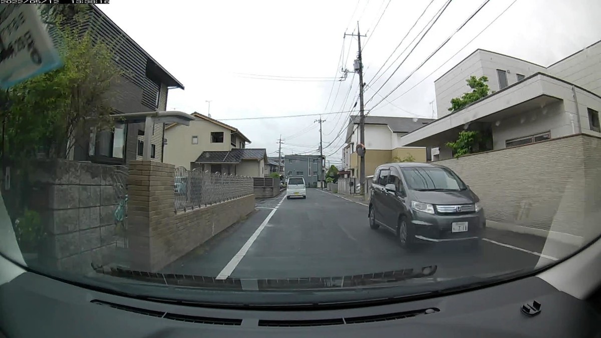 ☆★☆【令和４年５月１２日㈭遭遇車リスト】  国道経由ルート、走行距離３５００ｍ  　自宅　９００ｍ圏内（毎日必ず嫌がらせ容疑車が現れる圏内）の登場車総数５台。  　目的地３００ｍ圏内（上記圏内に次いで嫌がらせ容疑車多発）の登場車総数２台。  〇塗色　遭遇順　車種　ナンバー　自宅からの距離（特徴＆容疑）  ①白　　ワゴンＲ　　岡山７８２　ほ　・１１１　　３０ｍ（３桁全同字ナンバー）  ②灰　　フリード　　岡山５３４　み　・７１８　　６０ｍ（３桁ナンバー２連続）  ④青　　ミライース　岡山５８１　ね　・７４３　３００ｍ（３桁ナンバー＆青）  ⑤黄緑　シエンタ　　岡山５３６　ろ　・８１１　４００ｍ（３桁ナンバー２連続）