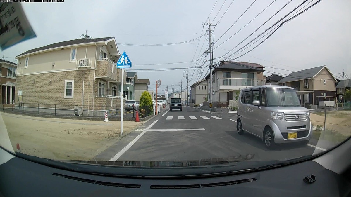 ☆★☆【令和４年５月１９日㈭遭遇車リスト】  国道経由ルート、走行距離３５００ｍ  　自宅　３００ｍ圏内（毎日必ず嫌がらせ容疑車が現れる圏内）の登場車総数２台。  　目的地３００ｍ圏内（上記圏内に次いで嫌がらせ容疑車多発）の登場車総数１台。  〇塗色　遭遇順　車種　ナンバー　自宅からの距離（特徴＆容疑）  ②銀　ＮーＢＯＸ　岡山５８６　ほ　１１２１　　２８０ｍ（４桁中３桁同字ナンバー）