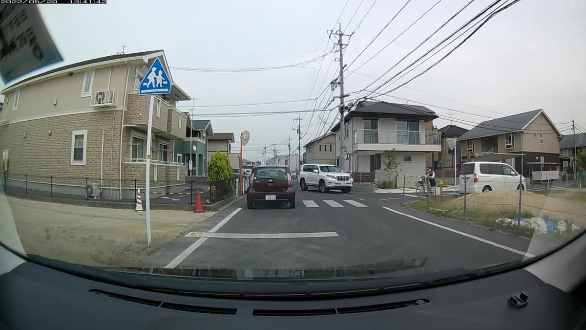 ☆★☆【令和４年５月２０日㈮遭遇車リスト】  国道経由ルート、走行距離３５００ｍ  　自宅　３００ｍ圏内（毎日必ず嫌がらせ容疑車が現れる圏内）の登場車総数３台。  　目的地３００ｍ圏内（上記圏内に次いで嫌がらせ容疑車多発）の登場車総数１台。  〇塗色　遭遇順　車種　ナンバー　自宅からの距離（特徴＆容疑）  ②臙脂　パッソ　岡山５０１　み　４４５３　２００ｍ～３００ｍ（時速１５ｋｍでの先行で邪魔＆赤系）  ③白　ランクル　岡山３５９　つ　・８００　２９０ｍ～６００ｍ（３桁ナンバー）