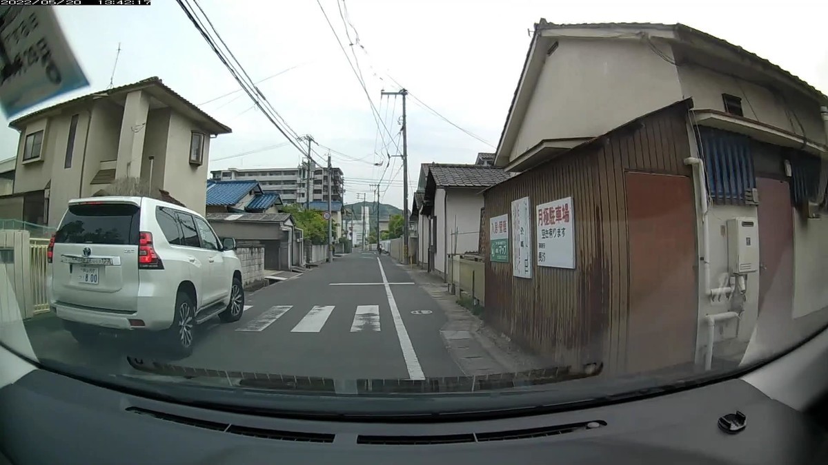 ☆★☆【令和４年５月２０日㈮遭遇車リスト】  国道経由ルート、走行距離３５００ｍ  　自宅　３００ｍ圏内（毎日必ず嫌がらせ容疑車が現れる圏内）の登場車総数３台。  　目的地３００ｍ圏内（上記圏内に次いで嫌がらせ容疑車多発）の登場車総数１台。  〇塗色　遭遇順　車種　ナンバー　自宅からの距離（特徴＆容疑）  ②臙脂　パッソ　岡山５０１　み　４４５３　２００ｍ～３００ｍ（時速１５ｋｍでの先行で邪魔＆赤系）  ③白　ランクル　岡山３５９　つ　・８００　２９０ｍ～６００ｍ（３桁ナンバー）