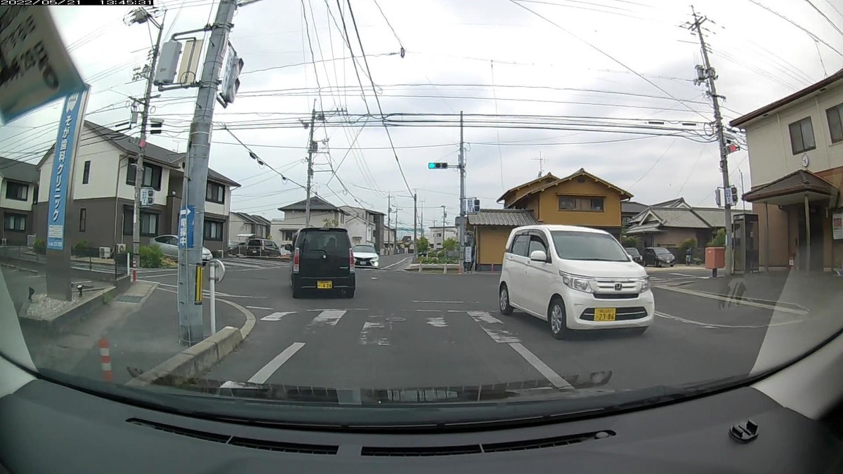 ☆★☆【令和4年5月21日㈯遭遇車リスト】 国道経由ルート、走行距離3500m 自宅 1300m圏内(毎日必ず嫌がらせ容疑車が現れる圏内)の登場車総数6台。 目的地1500m圏内(上記圏内に次いで嫌がらせ容疑車多発)の登場車総数6台。 〇塗色 遭遇順 車種 ナンバー 自宅からの距離(特徴&容疑) ①黒 ワゴンR 岡山581 の ・424 30~250m(3桁死ねよナンバー) ②白 NーWGN 岡山583 つ 2386 250m (②と⑤が同一ナンバー) ③白 カムリ 江東310 つ 5000 250m (4桁中3桁同字ナンバー) ⑤白 Z4 岡山330 ね 2386 1300m (②と⑤が同一ナンバー) ⑥青 XV 岡山350 ぬ 8080 1300m (青系塗色) ➏黒 A3 岡山331 や 3333 2800m (4桁全同字ナンバー)