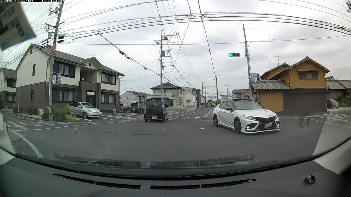 ☆★☆【令和4年5月21日㈯遭遇車リスト】 国道経由ルート、走行距離3500m 自宅 1300m圏内(毎日必ず嫌がらせ容疑車が現れる圏内)の登場車総数6台。 目的地1500m圏内(上記圏内に次いで嫌がらせ容疑車多発)の登場車総数6台。 〇塗色 遭遇順 車種 ナンバー 自宅からの距離(特徴&容疑) ①黒 ワゴンR 岡山581 の ・424 30~250m(3桁死ねよナンバー) ②白 NーWGN 岡山583 つ 2386 250m (②と⑤が同一ナンバー) ③白 カムリ 江東310 つ 5000 250m (4桁中3桁同字ナンバー) ⑤白 Z4 岡山330 ね 2386 1300m (②と⑤が同一ナンバー) ⑥青 XV 岡山350 ぬ 8080 1300m (青系塗色) ➏黒 A3 岡山331 や 3333 2800m (4桁全同字ナンバー)
