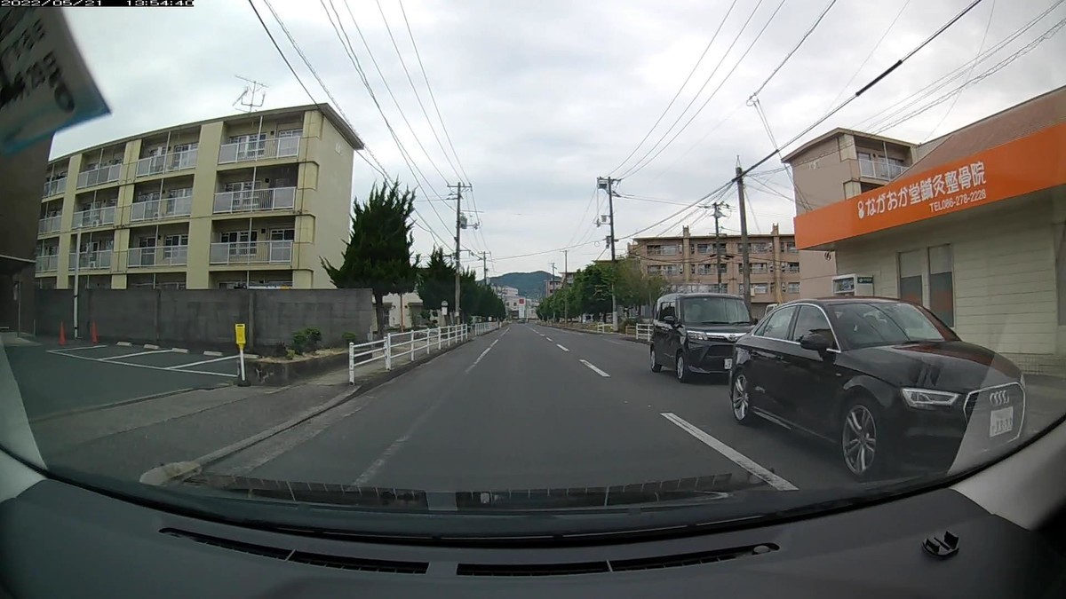 ☆★☆【令和4年5月21日㈯遭遇車リスト】 国道経由ルート、走行距離3500m 自宅 1300m圏内(毎日必ず嫌がらせ容疑車が現れる圏内)の登場車総数6台。 目的地1500m圏内(上記圏内に次いで嫌がらせ容疑車多発)の登場車総数6台。 〇塗色 遭遇順 車種 ナンバー 自宅からの距離(特徴&容疑) ①黒 ワゴンR 岡山581 の ・424 30~250m(3桁死ねよナンバー) ②白 NーWGN 岡山583 つ 2386 250m (②と⑤が同一ナンバー) ③白 カムリ 江東310 つ 5000 250m (4桁中3桁同字ナンバー) ⑤白 Z4 岡山330 ね 2386 1300m (②と⑤が同一ナンバー) ⑥青 XV 岡山350 ぬ 8080 1300m (青系塗色) ➏黒 A3 岡山331 や 3333 2800m (4桁全同字ナンバー)