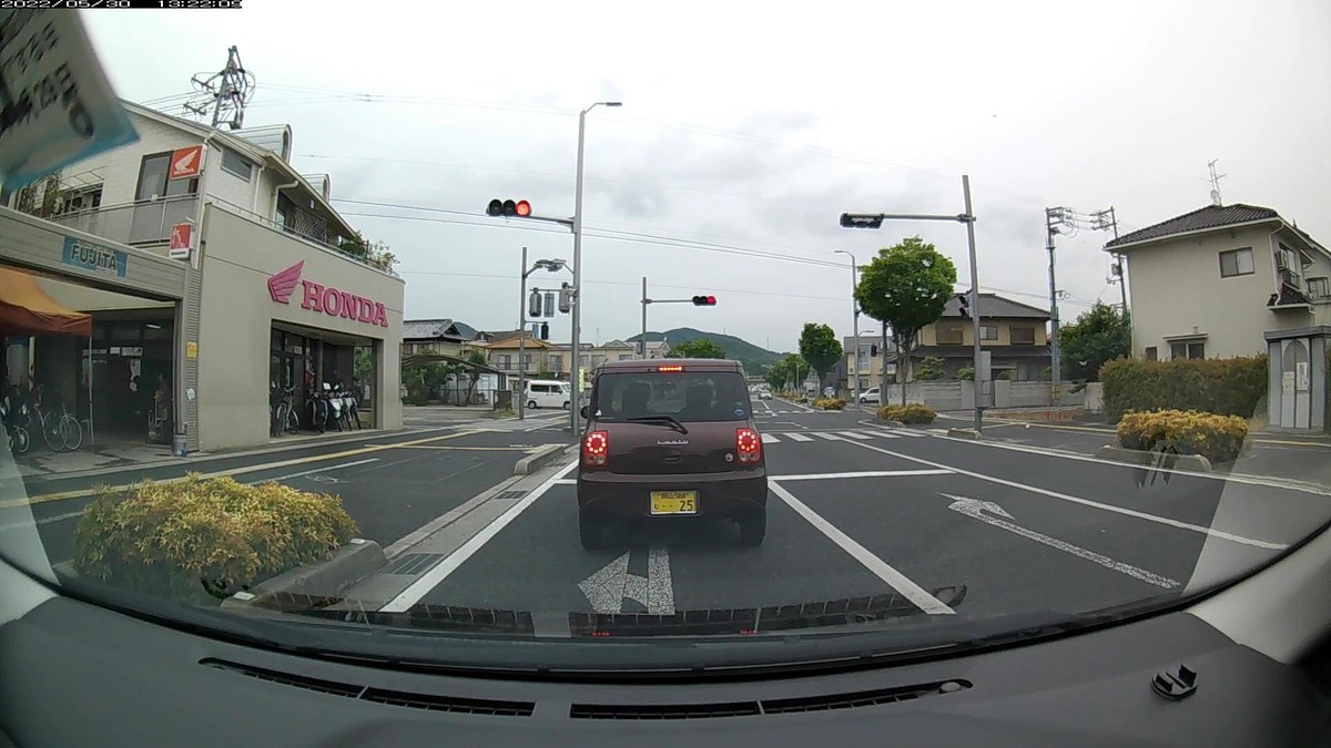 ☆★☆【令和4年5月30日㈪遭遇車リスト】 国道経由ルート、走行距離3500m 自宅 900m圏内(毎日必ず嫌がらせ容疑車が現れる圏内)の登場車総数2台。 目的地300m圏内(上記圏内に次いで嫌がらせ容疑車多発)の登場車総数2台。 〇塗色 遭遇順 車種 ナンバー 自宅からの距離(特徴&容疑) ①黒 RAV4 岡山341 ま ・・14 70m(2桁ナンバー) ➋茶 ラパン 岡山588 む ・・25 3400m(2桁ナンバー)