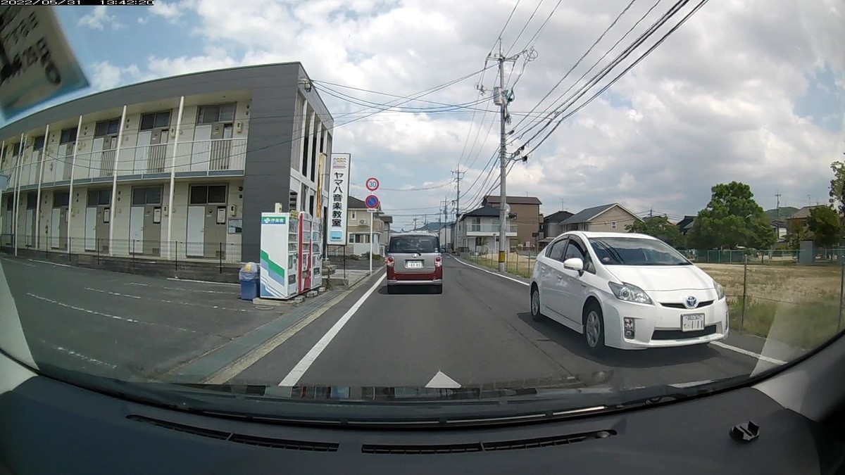 ☆★☆【令和４年５月３１日㈫遭遇車リスト】  国道経由ルート、走行距離３８００ｍ  　自宅　３００ｍ圏内（毎日必ず嫌がらせ容疑車が現れる圏内）の登場車総数６台。  　目的地３００ｍ圏内（上記圏内に次いで嫌がらせ容疑車多発）の登場車総数０台。  〇塗色　遭遇順　車種　ナンバー　　　　　　　　自宅からの距離（特徴＆容疑）  ②灰　　Ｑ３　　　　　　　岡山３１Ｌ　も　・・・５　　５０ｍ（１桁ナンバー）  ③赤灰　ムーヴキャンバス　岡山５９２　る　８０８０　　５０ｍ（赤系塗色）  ⑤白　　プリウス　　　　　岡山３６７　て　・１１１　２４０ｍ（３桁全同字ナンバー）