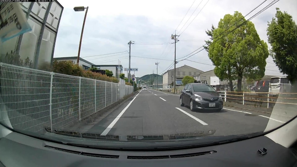 ☆★☆【令和4年6月1日㈬遭遇車リスト】 国道経由ルート、走行距離3800m 自宅 300m圏内(毎日必ず嫌がらせ容疑車が現れる圏内)の登場車総数5台。 目的地900m圏内(上記圏内に次いで嫌がらせ容疑車多発)の登場車総数4台。 〇塗色 遭遇順 車種 ナンバー 自宅からの距離(特徴&容疑) ①白 ワゴンR 岡山581 あ ・735 20m~50m(3桁ナンバー) ②白 XV 岡山337 さ ・106 80m (3桁2連続) ④黒 ハリアー 岡山387 ま ・・・7 200m (1桁ナンバー) ➍黒 ヴィッツ 岡山501 わ 5888 3200m (4桁中3桁同字ナンバー) ➋青 タンク 岡山502 な ・582 3500m (3桁&青塗色)