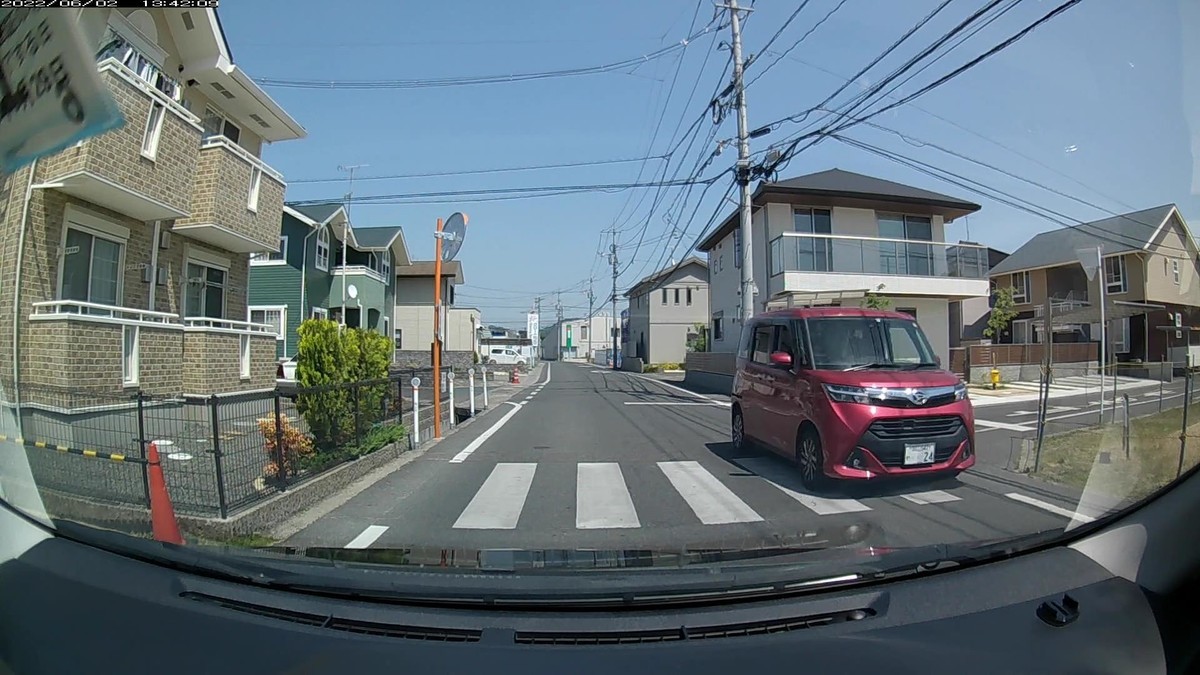 ☆★☆【令和４年６月２日㈭遭遇車リスト】  国道経由ルート、走行距離３８００ｍ  　自宅　３００ｍ圏内（毎日必ず嫌がらせ容疑車が現れる圏内）の登場車総数３台。  　目的地９００ｍ圏内（上記圏内に次いで嫌がらせ容疑車多発）の登場車総数２台。  〇塗色　遭遇順　車種　ナンバー　　　　　　　　自宅からの距離（特徴＆容疑）  ②黄　　ハスラー　　　岡山５８１　ぬ　６９９４　　３００ｍ（黄塗色）  ③赤系　タンク　　　　岡山５４７　や　・・２４　　３００ｍ（赤系＆２桁ナンバー）　　　  ➋黒　　エスティマ　　岡山３５６　つ　・３００　３０００ｍ（３桁ナンバー）  ➊黒　　ｉ－ｍｉｅｖ　〇〇〇〇〇　〇　・・６９　３０００ｍ（２桁ナンバー）