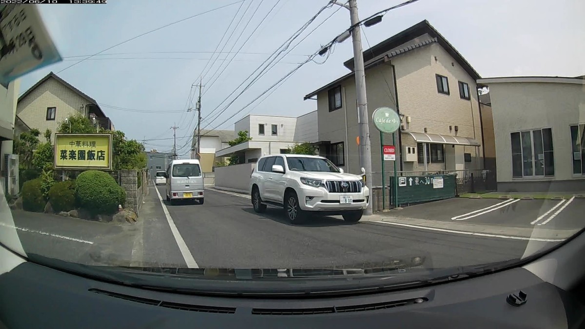 ☆★☆【令和４年６月１０日㈮遭遇車リスト】  国道経由ルート、走行距離３５００ｍ  　自宅　９００ｍ圏内（毎日必ず嫌がらせ容疑車が現れる圏内）の登場車総数６台。  　目的地９００ｍ圏内（上記圏内に次いで嫌がらせ容疑車多発）の登場車総数５台。  〇塗色　遭遇順　車種　ナンバー　　　　　自宅からの走行距離（特徴＆容疑）  ①白　タント　　　岡山５８７　か　・３０３　　　５０ｍ（３桁ナンバー）  ③白　プラド　　　岡山３５９　つ　・８００　　　５０ｍ（３桁ナンバー）　  ⑥黒　アクア　　　岡山５４３　た　・・２７　　４００ｍ（２桁ナンバー）  ➌白　ダイナ　　　岡山４０２　〇　５６７８　３３００ｍ（等差数列ナンバー）  ➋白　エルフ　　　岡山４０〇　〇　・９３１　３３００ｍ（３桁ナンバー）  ➊黒　セレナ　　　岡山３３１　ま　・３９０　３５００ｍ（３桁ナンバー）
