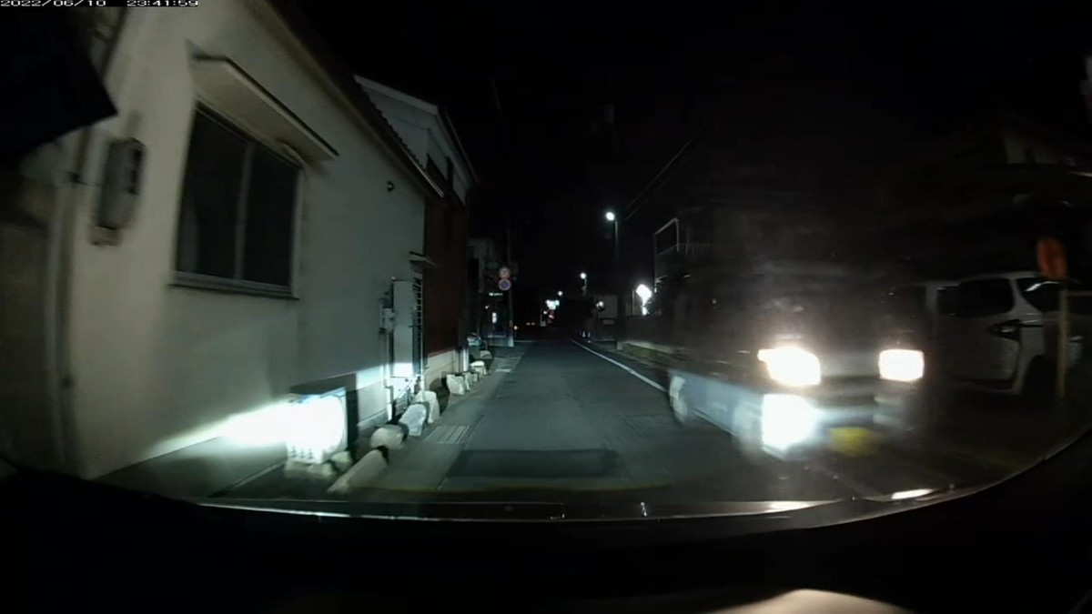 ６月１０日㈮遭遇５台。旧街道（旧山陽道）経由ルート３５００ｍ。  ①黒　プラド　　　　〇〇〇〇〇　〇　・２２０　　　２０ｍ（３桁＆字光式）  ②黒　軽自動車　　　〇〇〇〇〇　〇　・８１４　　　２０ｍ（３桁ナンバー２連続）  ③銀　軽自動車　　　岡山４８０　て　９５８９　１１００ｍ（赤色鉄道画像ナンバー）  ④黄　コンフォート　岡山５００　あ　５０９１　　９００ｍ（黄塗色）  ⑤白　軽自動車　　　岡山５８１　ぬ　２４０７　２８００ｍ